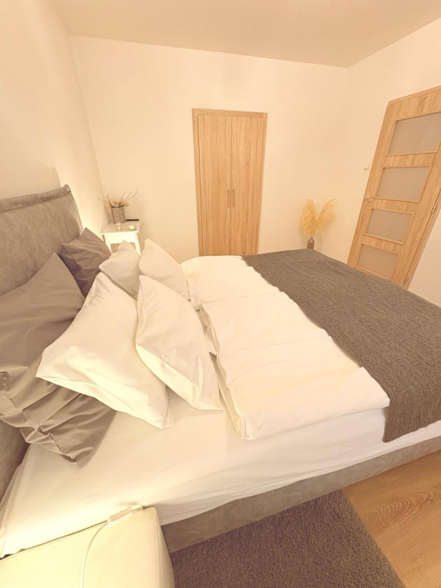 Trio Apartment *